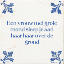 Een vrouw met grote mond sleep je aan haar haar over de grond - 31 keer bekeken